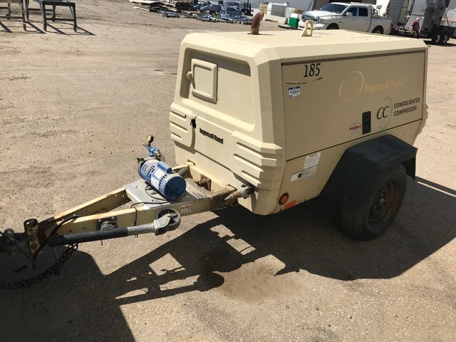 Mobile compressor unit on site